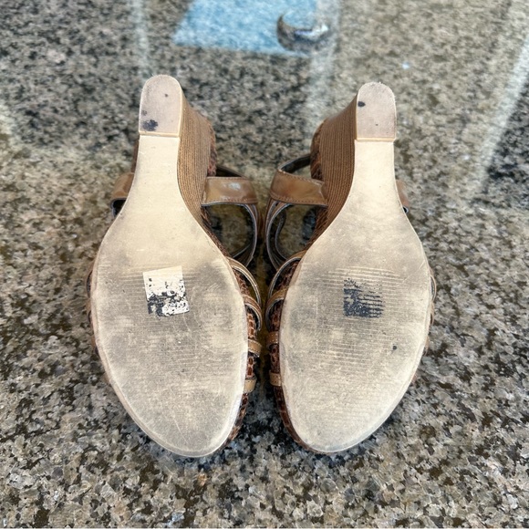 ROMANTIC SOLES Women's Wedge Strappy Sandals Caramel Brown Size 7B - Picture 9 of 14